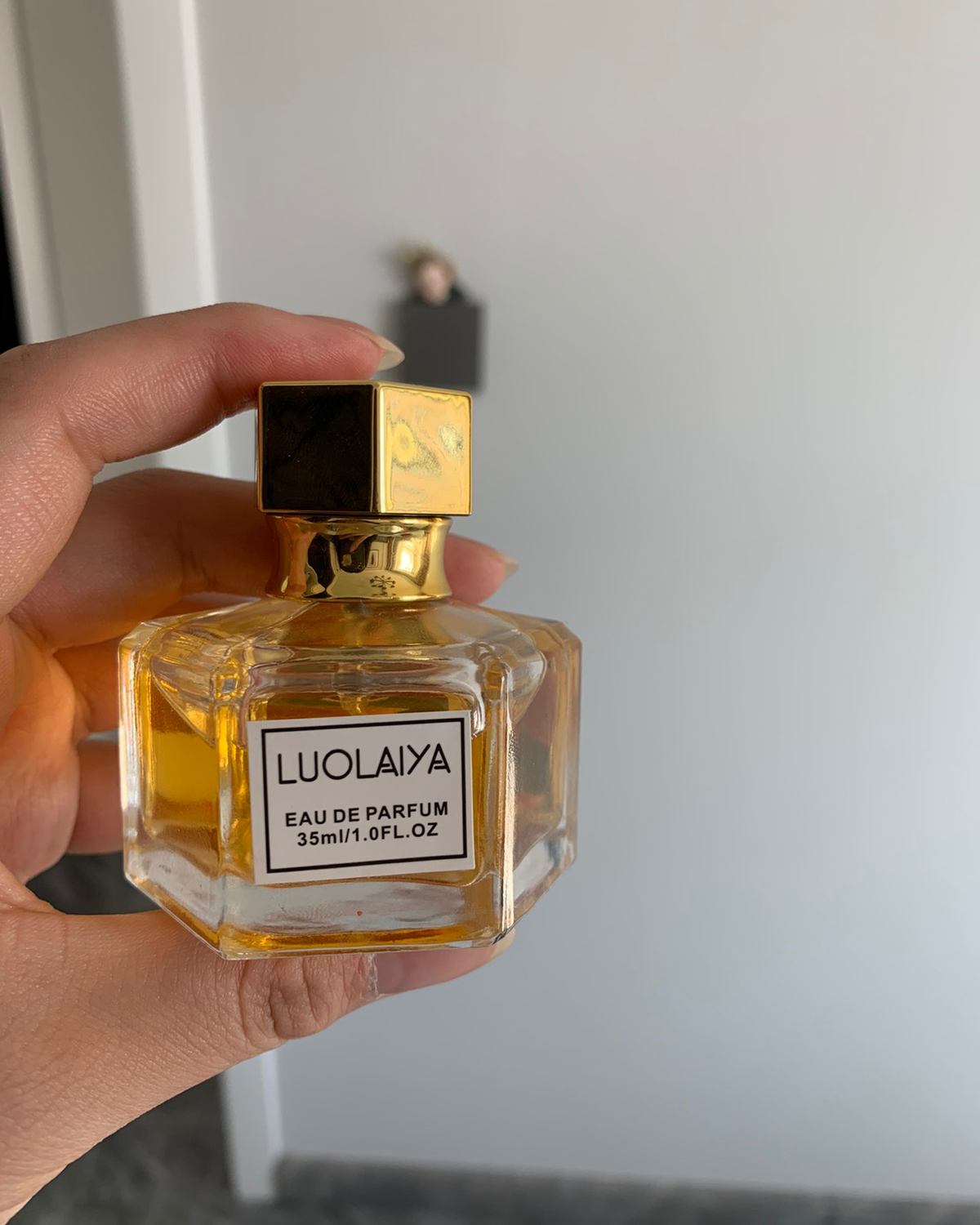 China Guangxi Guilin Specialty Genuine Osmanthus Perfume Liu Sanjie Huang Wanqiu Male and Female Perfume (Free Shipping Worldwide) 中国广西桂林特产正宗刘三姐·黄婉秋桂花男女香水 (全球免邮费)