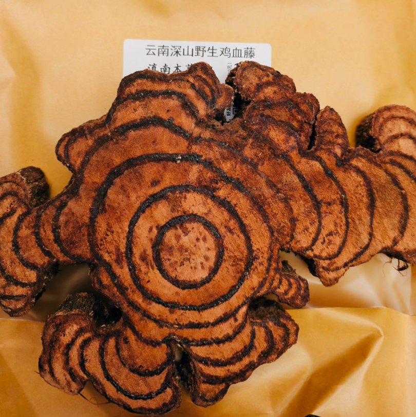 Wild Chicken Blood Vine (Jixueteng) – Premium Aged Slices from Yunnan Mountains – Free Worldwide Shipping