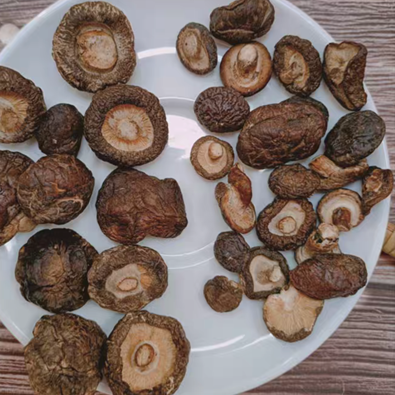 Wild Mountain Shiitake Mushrooms (Dried) – Premium Thick-Cap Natural Sun-Dried Shiitake 500g | Free Worldwide Shipping